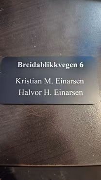 Postkasseskilt sort