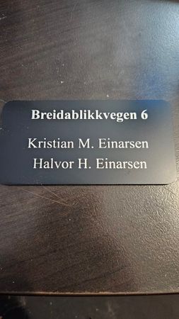Postkasseskilt sort