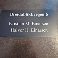 Postkasseskilt sort