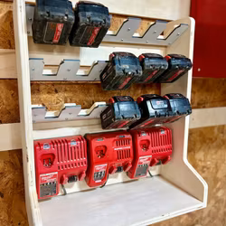 Ladehylle med batterilagring til Milwaukee