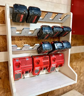 Ladehylle med batterilagring til Milwaukee