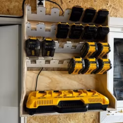 Dewalt ladehylle med 24 batterier