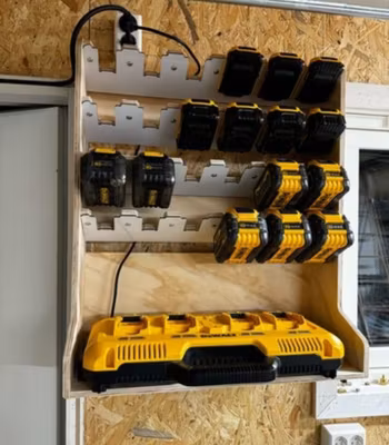 Dewalt ladehylle med 24 batterier