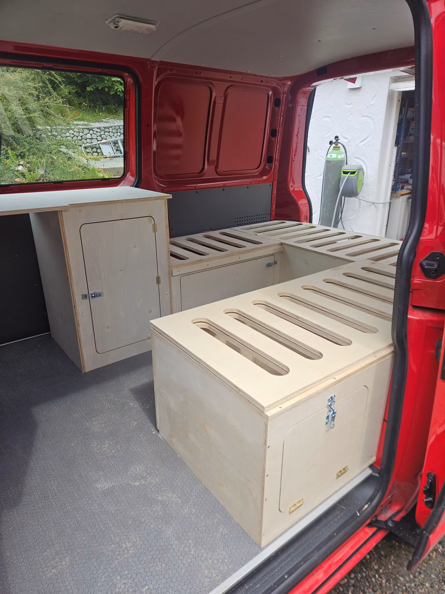 Flatpakket camper kit for din transporter - enkel montering