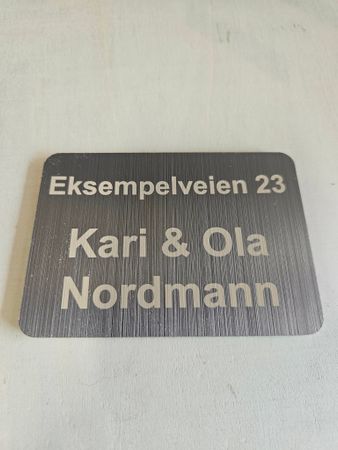Postkasseskilt børstet stål
