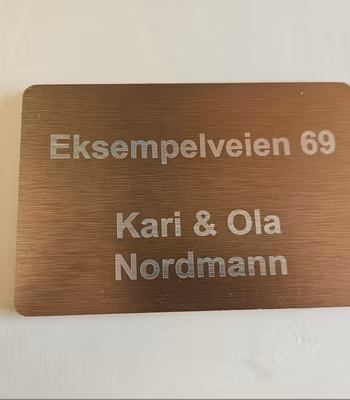 Postkasseskilt Børstet Messing