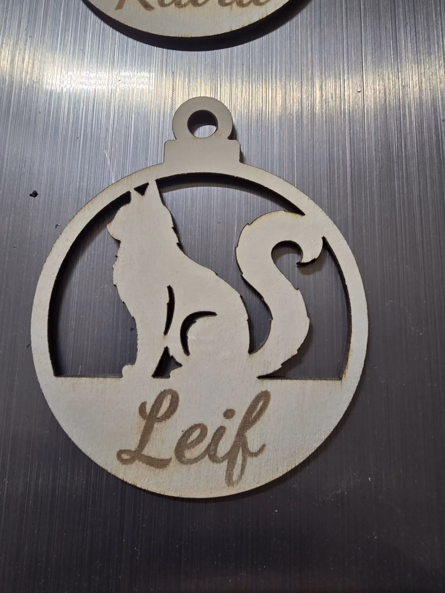 Katt eller hund julekule med navn