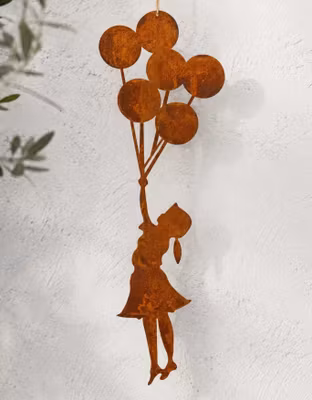 Jente med ballonger – Dekorativ veggpynt i cortenstål – 30 cm