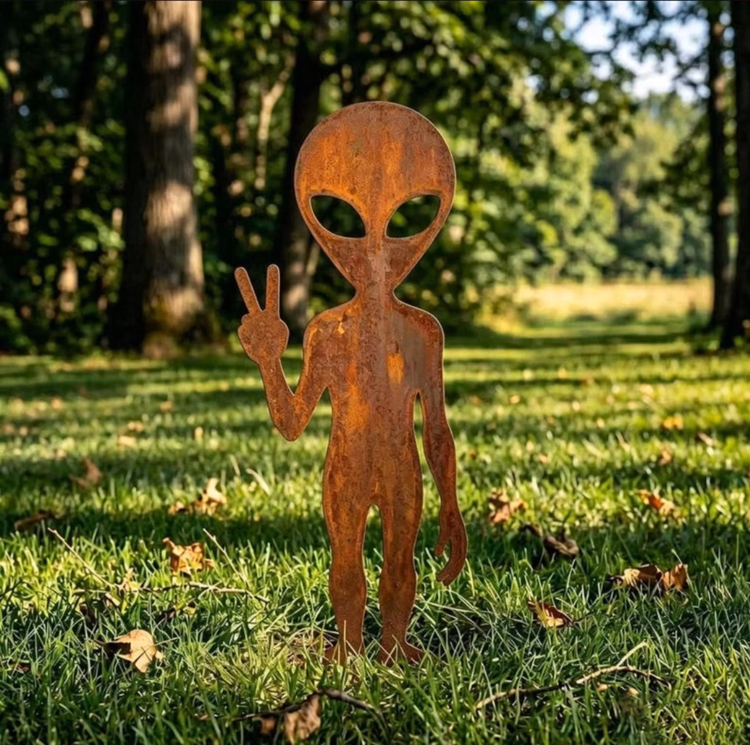 👽 Alien i cortenstål – Morsom hagefigur 40 cm