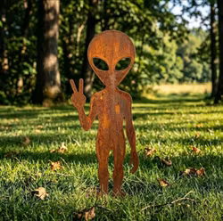 👽 Alien i cortenstål – Morsom hagefigur 40 cm – CNC-plasmaskåret