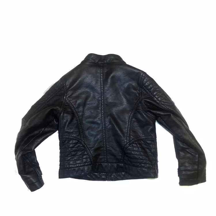 Jacka i läderimitation (stl 104)