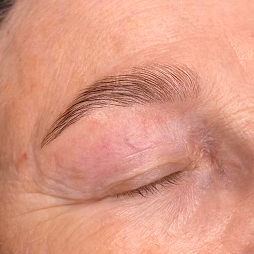 Browlift inklusive Keratinbehandling, färg & plock