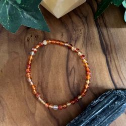 Karneol armband 4mm runda stenar