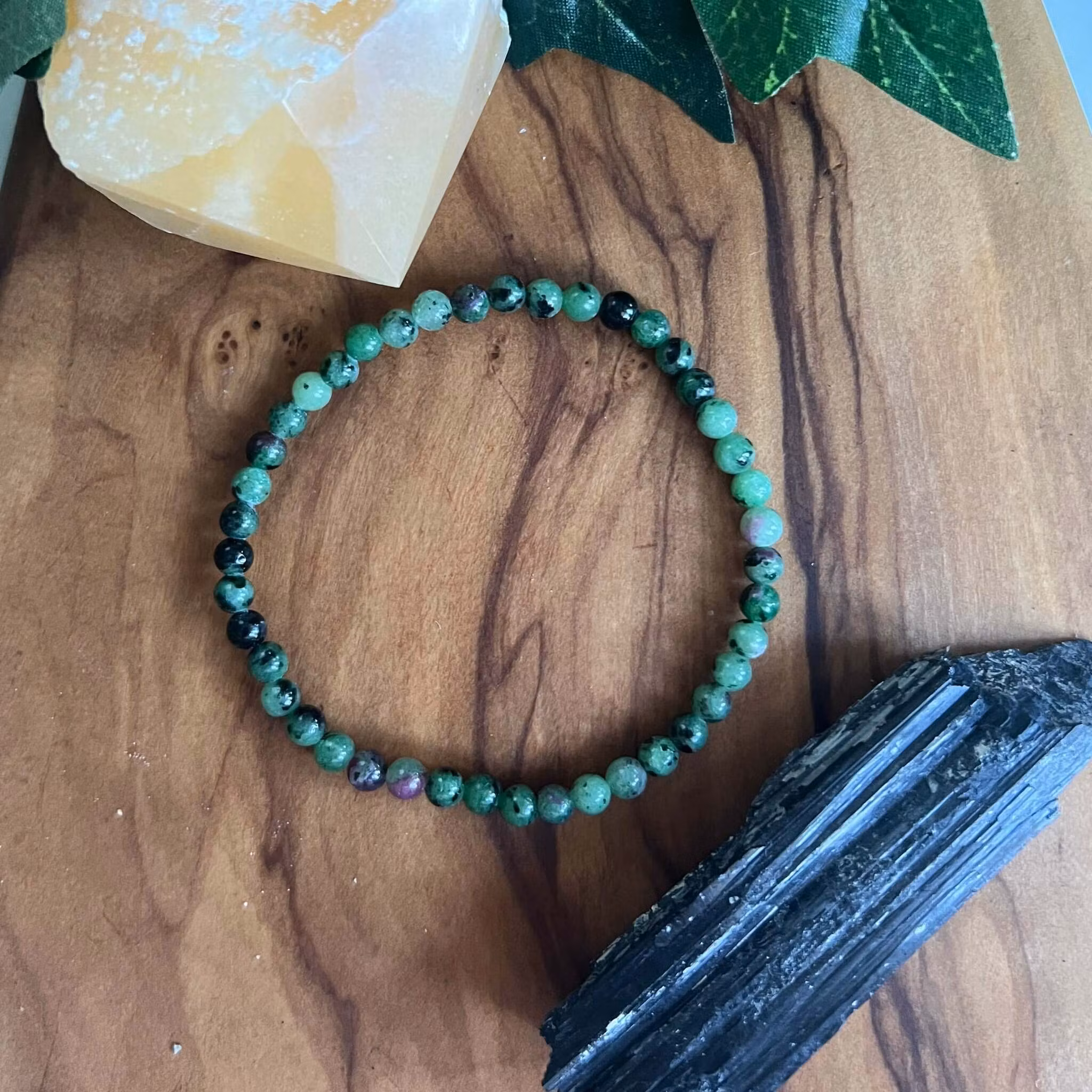 Zoisit med rubin armband 4mm runda stenar