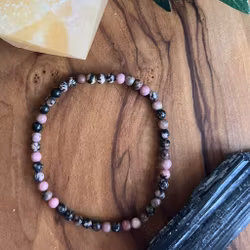 Rodonit armband 4mm runda stenar