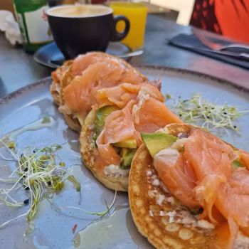 Amerikanska pannkakor med topping