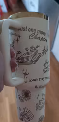 Tumbler - Reading is my therapy OUTLET