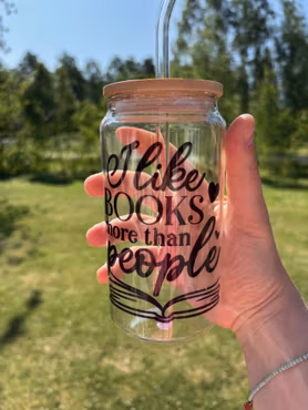 Glas - I like books more than people