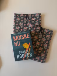 Book Sleeve Grey Skull