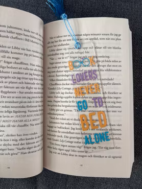 Bokmärke Transparent - Book lovers never go to bed alone