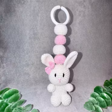 Vagnhänge Vit Kanin Med Rosa Rosett