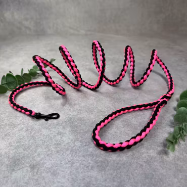 Handgjort Hundkoppel av rosa och svart Paracord – 180 cm (För Mindre Hundar)