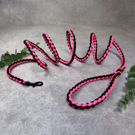 Handgjort Hundkoppel av rosa och svart Paracord – 180 cm (För Mindre Hundar)