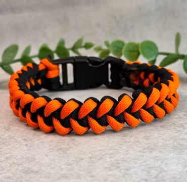 Designa ett eget handgjorda hundhalsband i mönster Shark