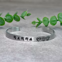 Armband – Mamma med hjärtan och tassar