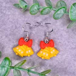 Bjällror med röda rosetter – örhängen