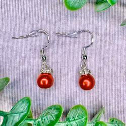 Röda julkuleörhängen