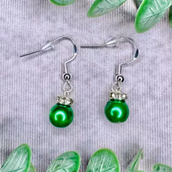 Gröna julkuleörhängen