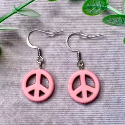 Ljusrosa peaceörhängen