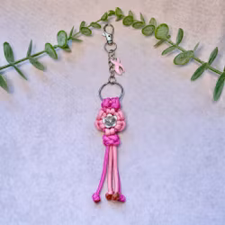 Rosa Bandet paracordnyckelring med blomma - Pastellrosa