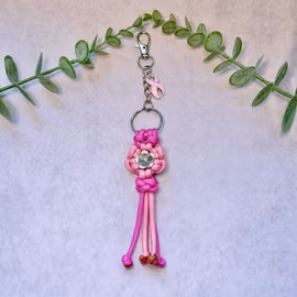Rosa Bandet paracordnyckelring med blomma - Pastellrosa