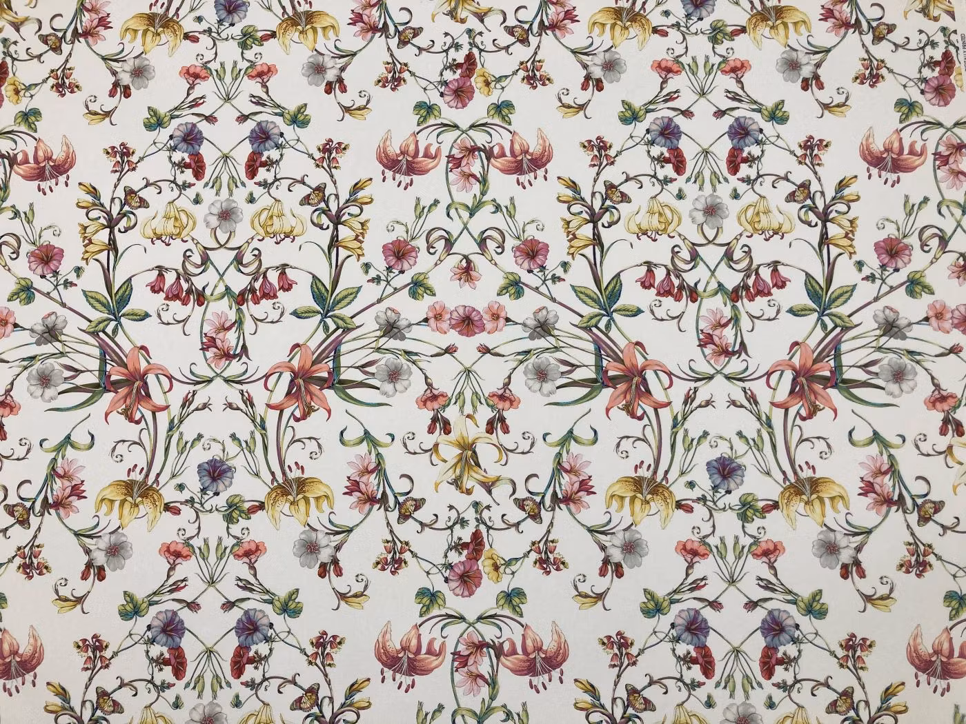 Carlotta stuvbit 50 × 200 cm i bomull med harmoniskt blommönster i mjuka pastelltoner.