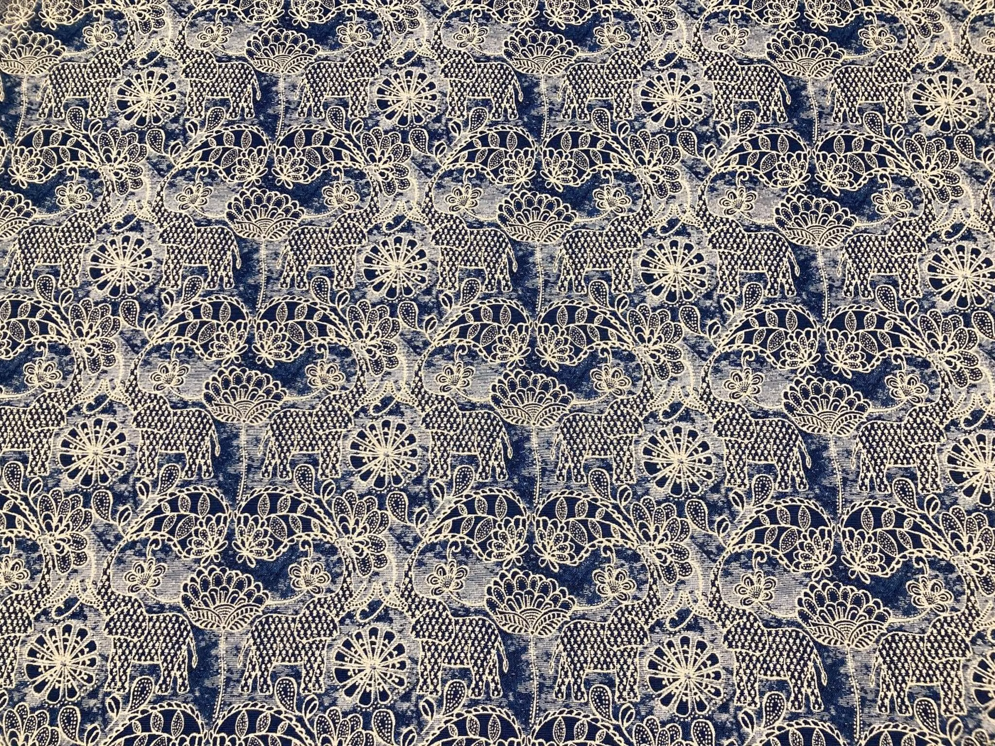gobelin olika blå toner elefanter och blommönster i bohemisk och orientalisk stil