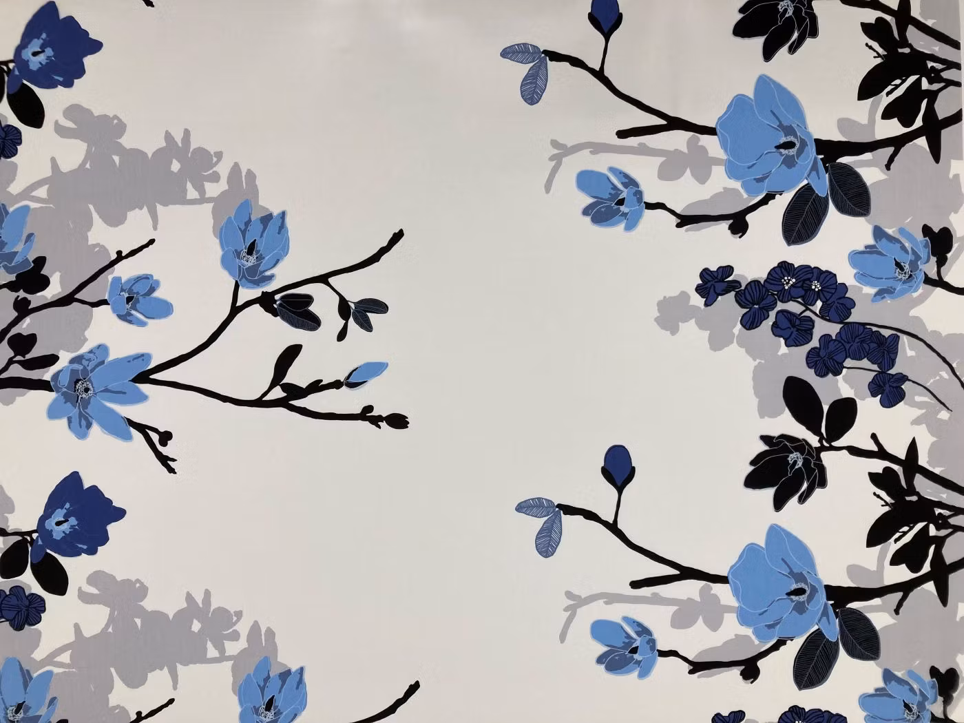 Grandiflora Ljusblå – bomullstyg med magnoliakvistar