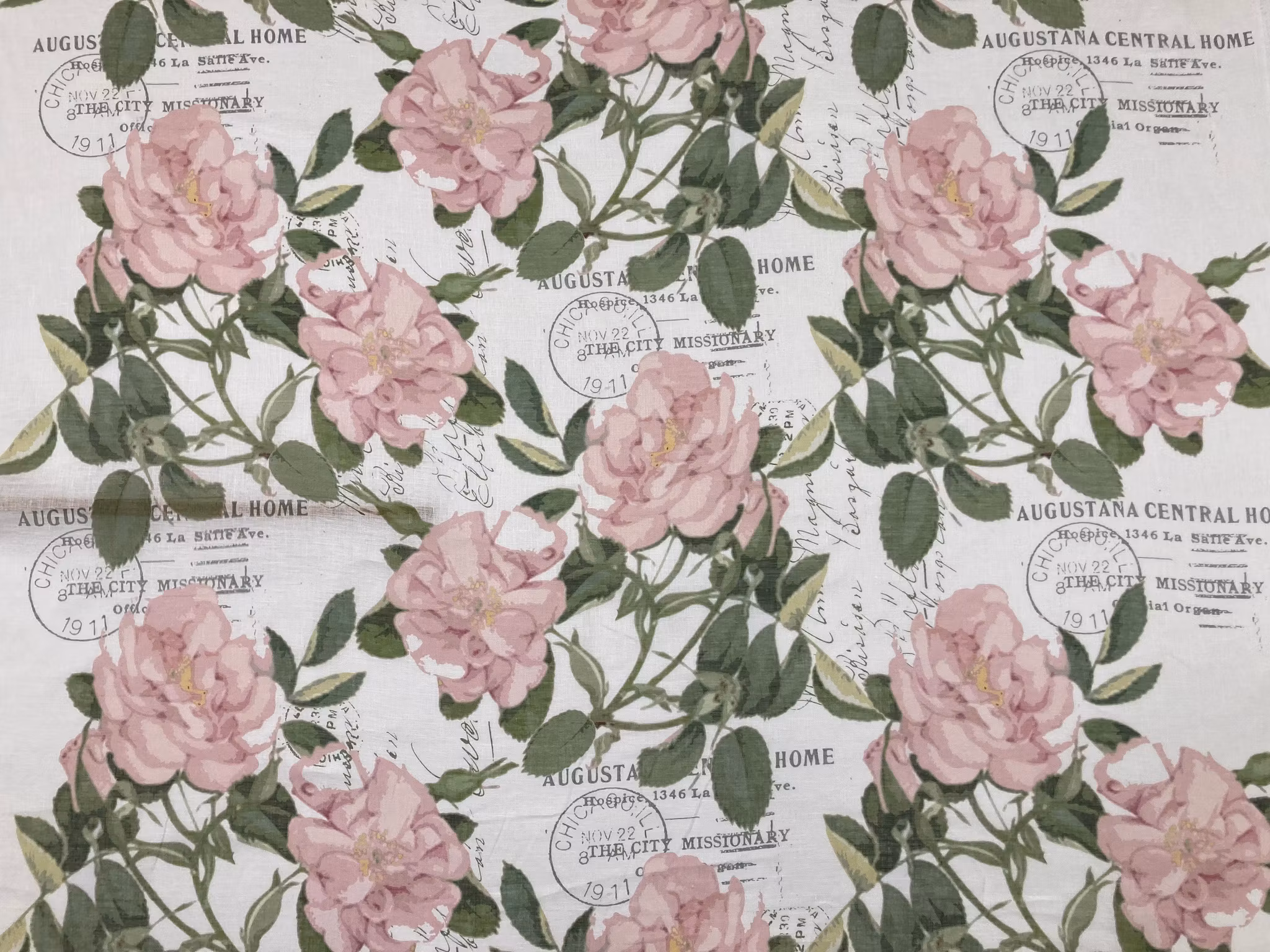 skirt linnetyg med romantiska rosor i mjuka rosa toner