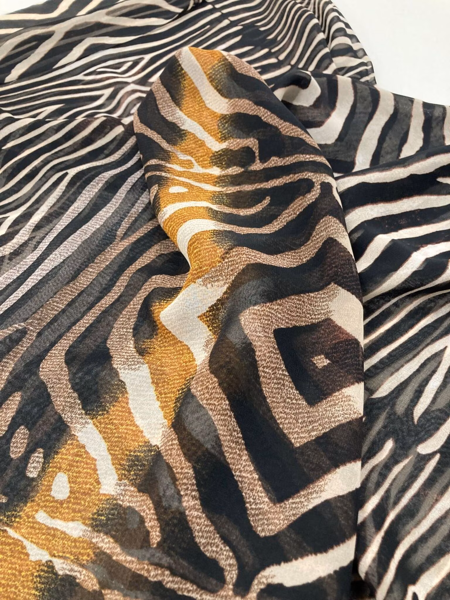 Safari – grafiskt chiffongtyg, stuvbit 1,2 meter