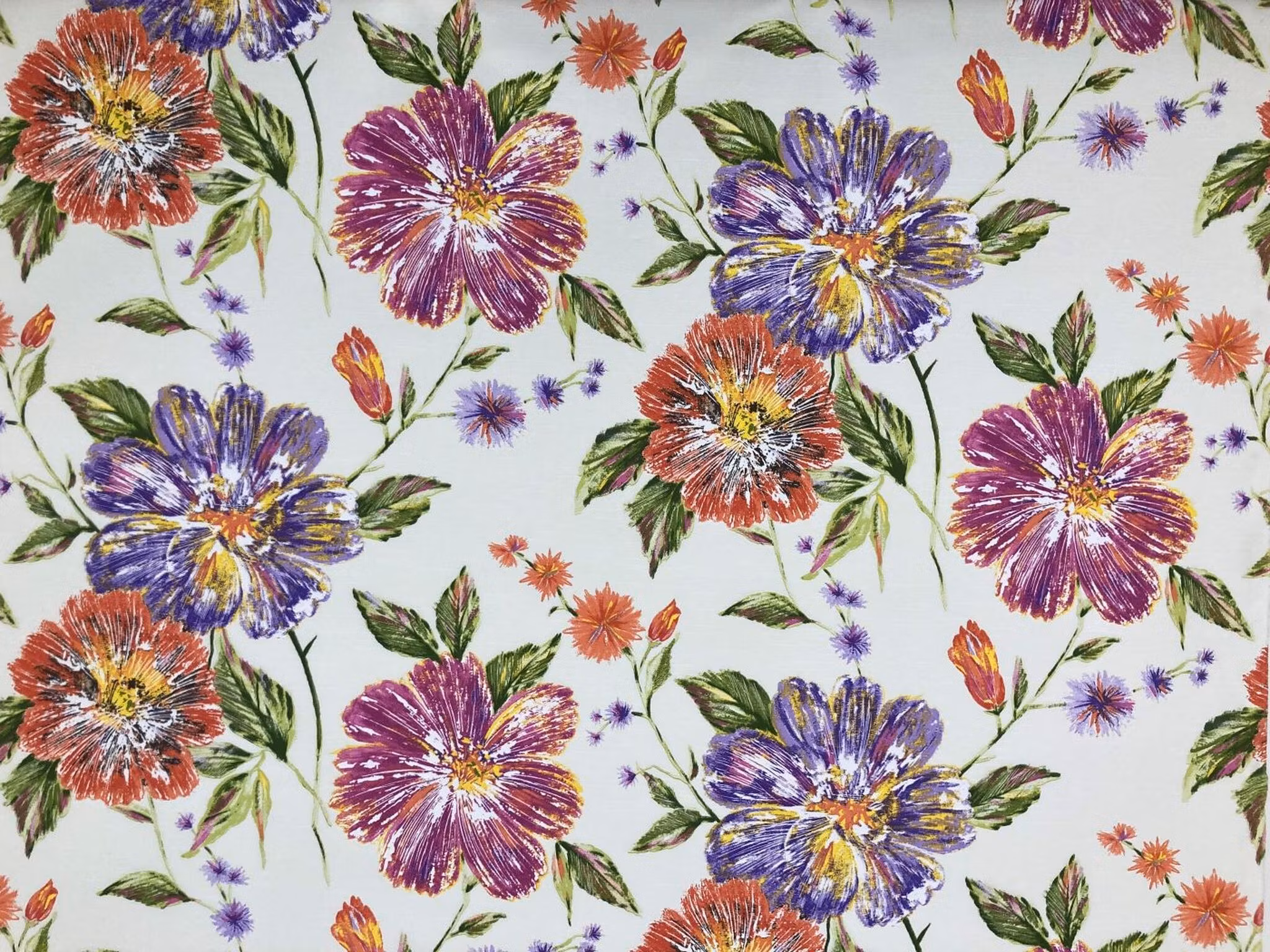 Violetta - dekorativ metervara med stora målade blommor i lila, violett, orange, grönt
