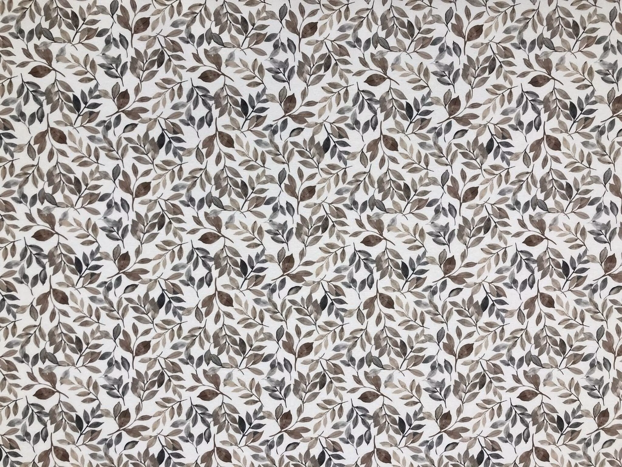 Löv beige grå metervara med bladmönster i neutrala toner