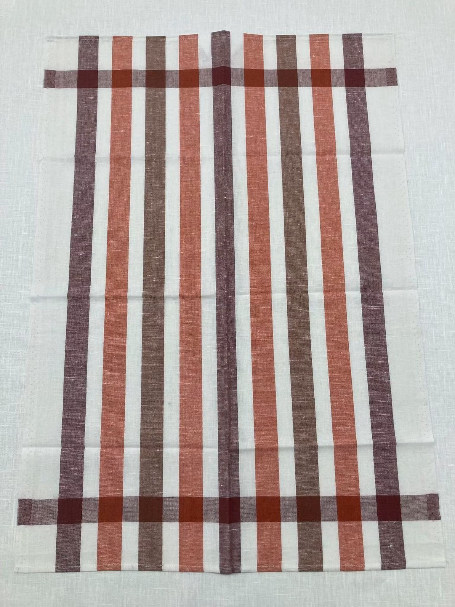 Röd randig glashandduk i halvlinne 50 x 72 cm