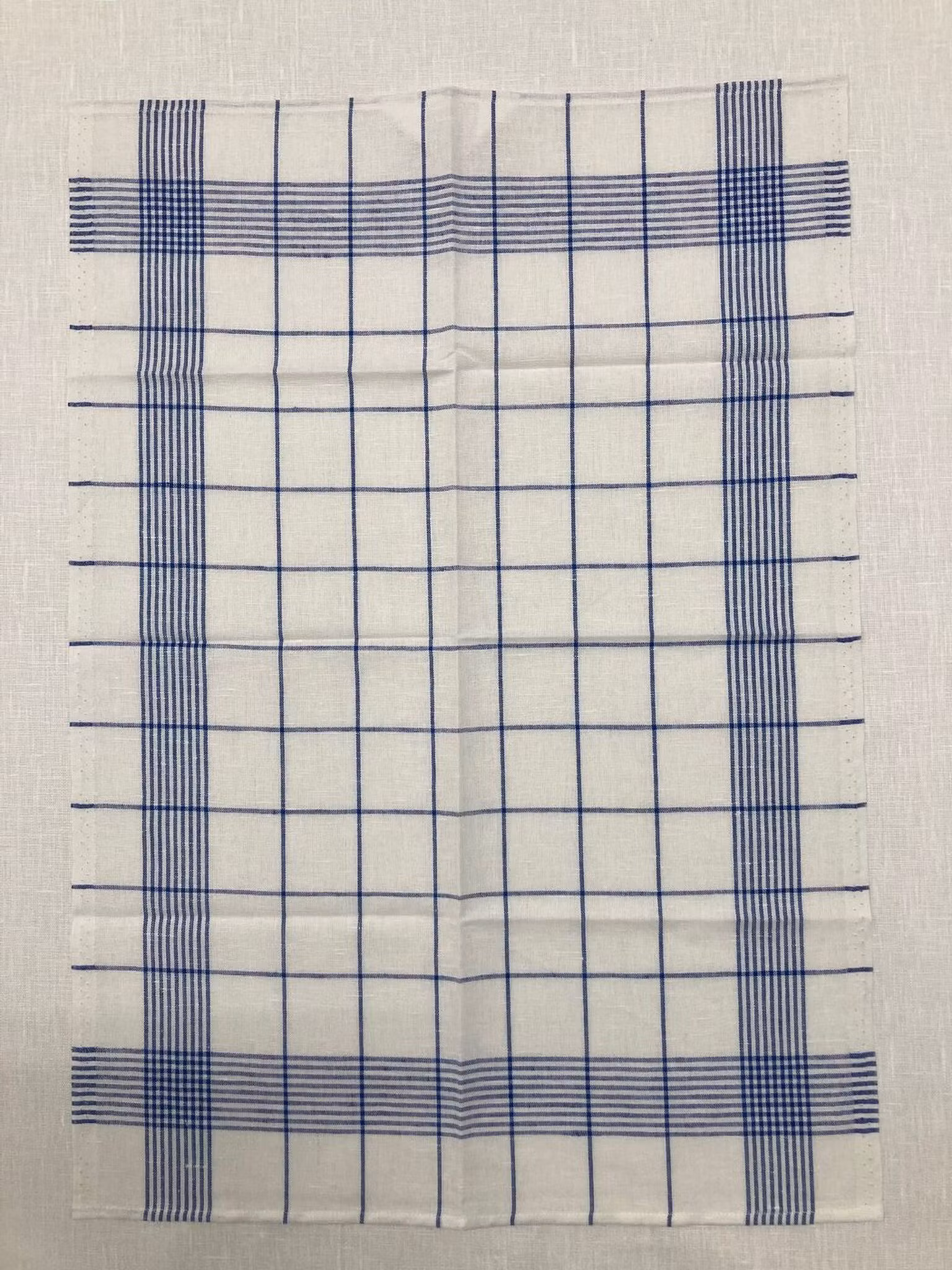 Blårutig glashandduk i halvlinne 50 x 72 cm