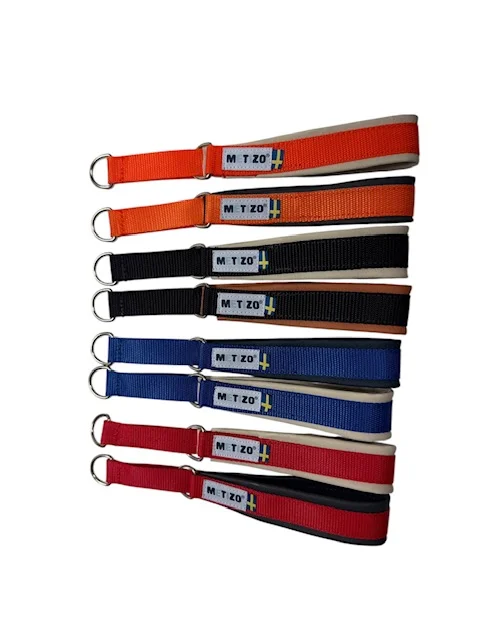 Enfärgade Metizo halvstryp med mjukt foder i skinnimitation .