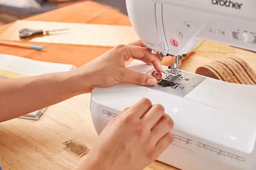 Brother symaskin Innov-Is F-400 - 40 sömmar - Kampanj - Inklusive bord