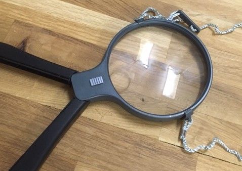 Förstoringsglas med stödben