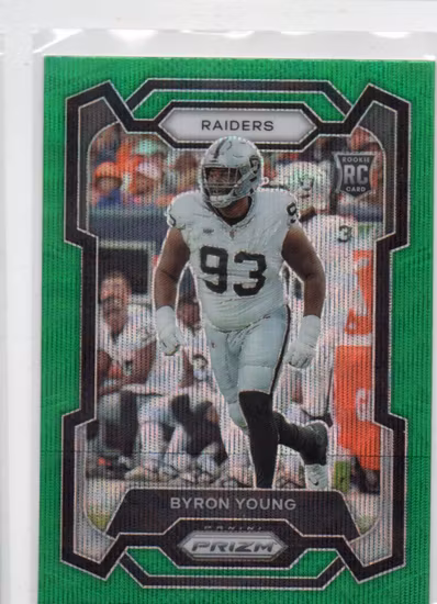 2023 Panini Prizm Prizms Green Wave #355 Byron Young (20-LL12-NFLCOWBOYS)