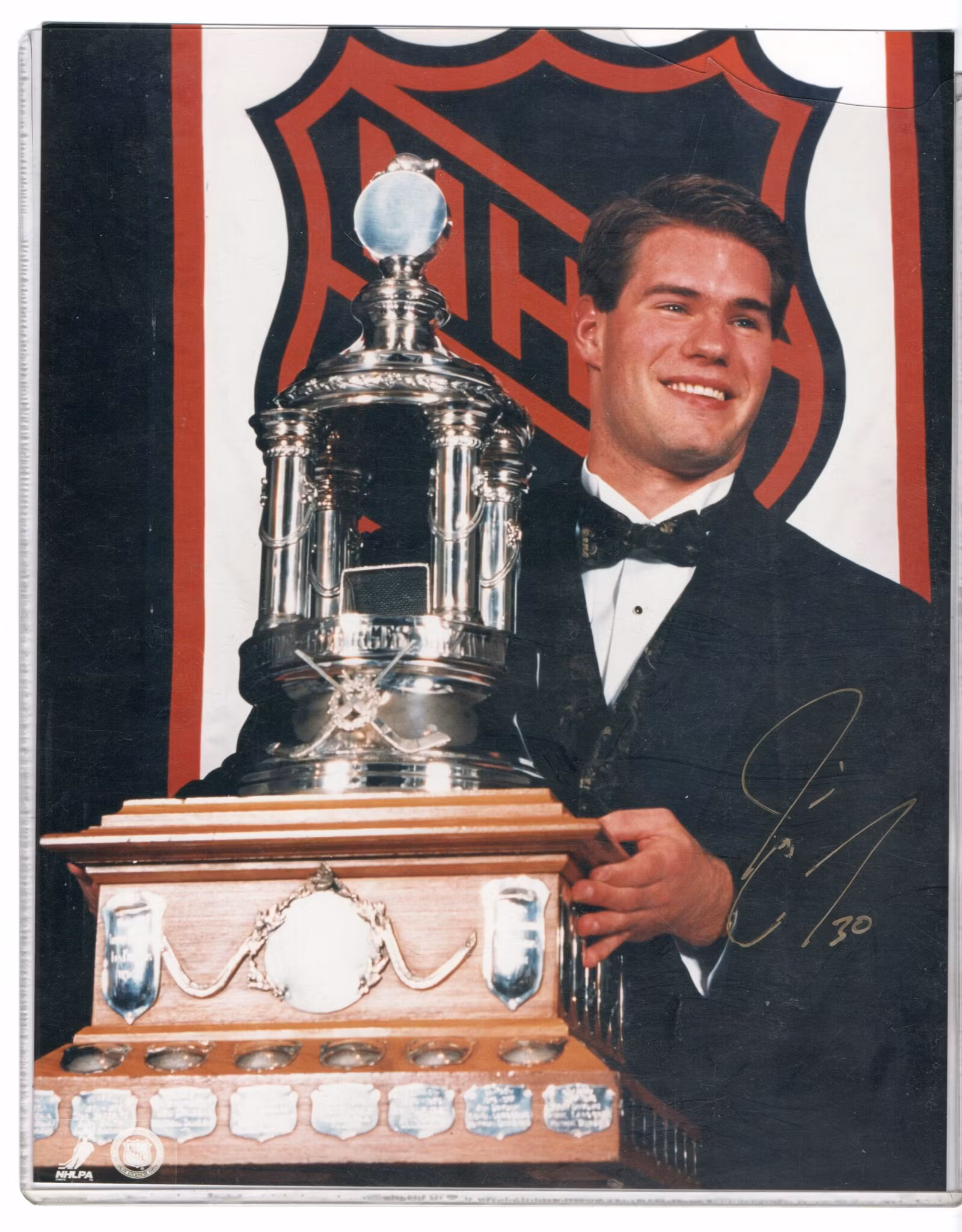 JIM CAREY - WASHINGTON CAPITALS - SIGNED 8X10 PHOTO (NO CERT)