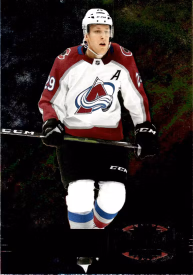 2020-21 Metal Universe '97-98 Retro #R17 Nathan MacKinnon (VV13-NHLAVALANCHE)